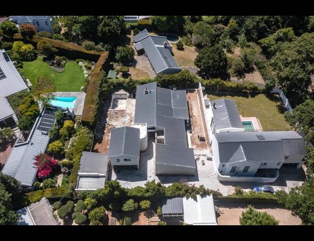 5 BEDROOM HOUSE FOR SALE IN CONSTANTIA